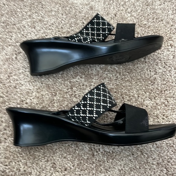 Comtesa Sandals - Picture 3 of 5